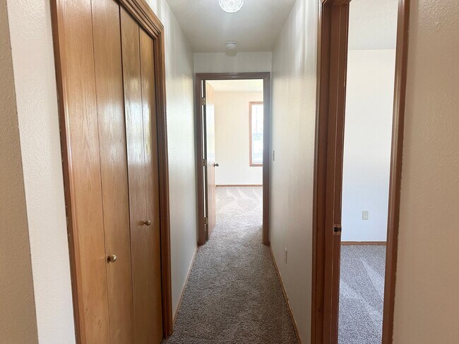 Building Photo - 2538 NE Norton Ct