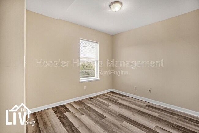 Building Photo - 1317 Main St