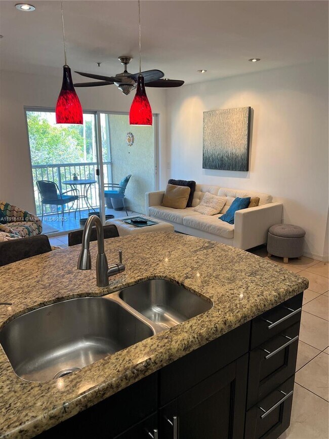 Building Photo - 460 S Park Rd