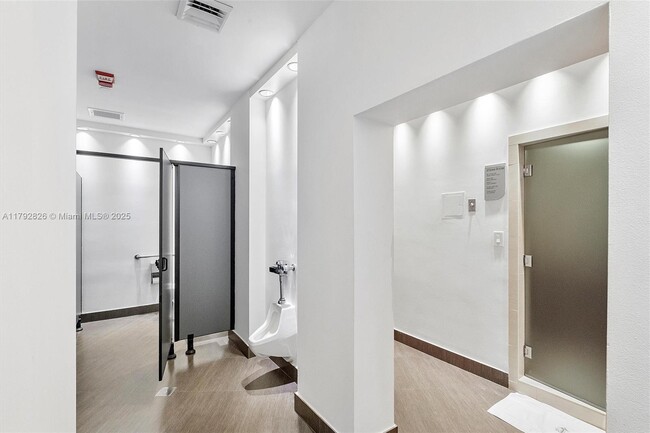 Building Photo - 2127 Brickell Ave
