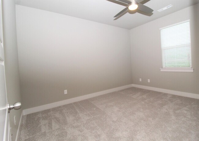 Building Photo - 2043 S Florida Way
