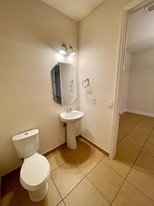 Building Photo - 10132 Eagle Creek Center Blvd