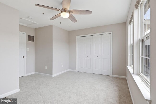 Building Photo - 986 Harrison Cir