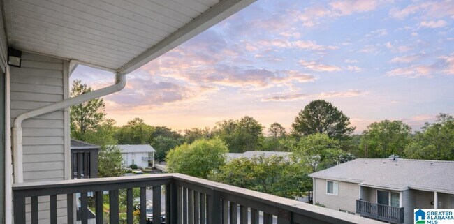 Building Photo - 1303 Woodland Vlg