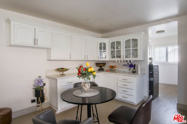 Building Photo - 2223 W 78th Pl