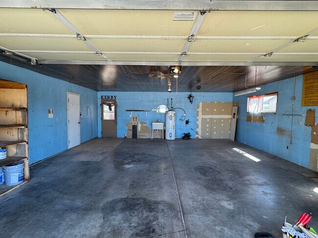 Building Photo - 3BR 2Ba home w/Large Fenced yard with RV g...