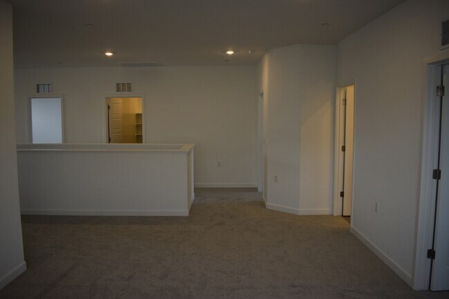 Building Photo - 7068 E Simpson Ave
