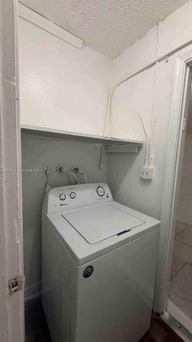 Building Photo - 6473 SW 19th St