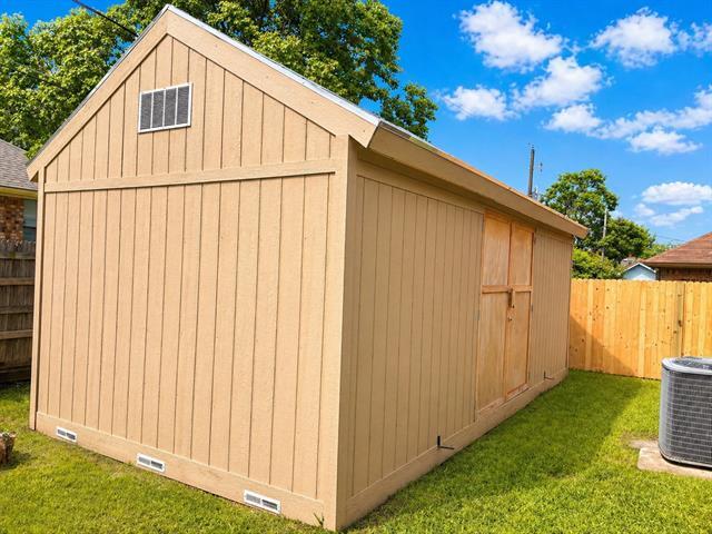 Building Photo - 848 W Lynn Creek Dr
