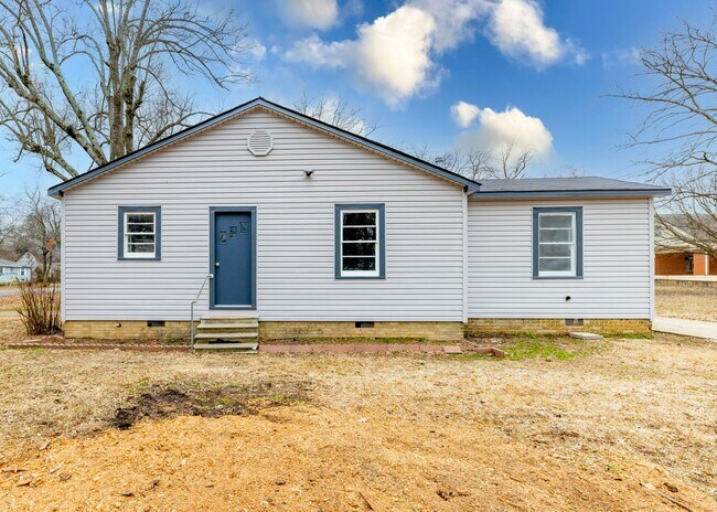 Building Photo - 318 E Ash St