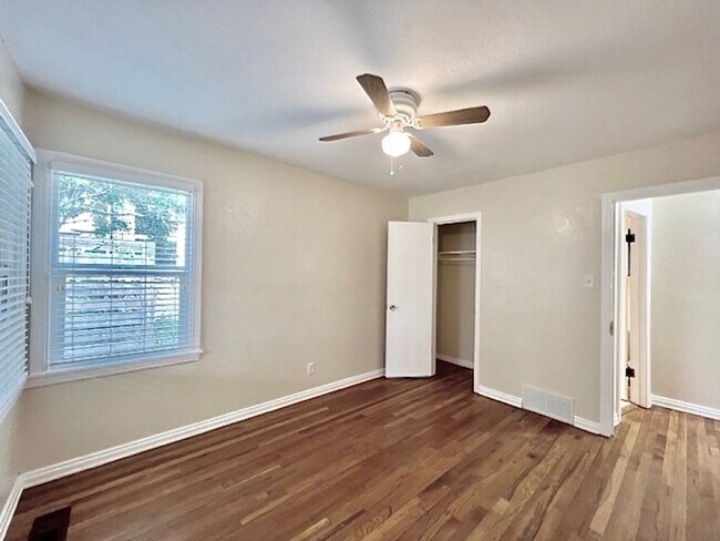 Building Photo - 920 E Cucharras St