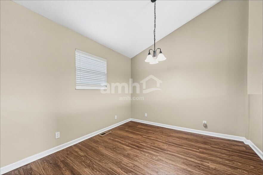 Building Photo - 123 Flag Stone Way