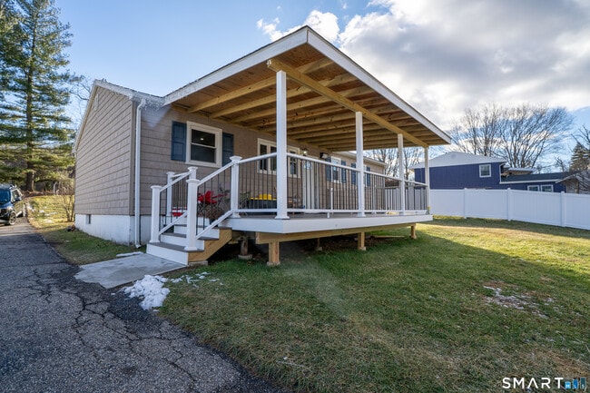 Building Photo - 24 Park Ln W