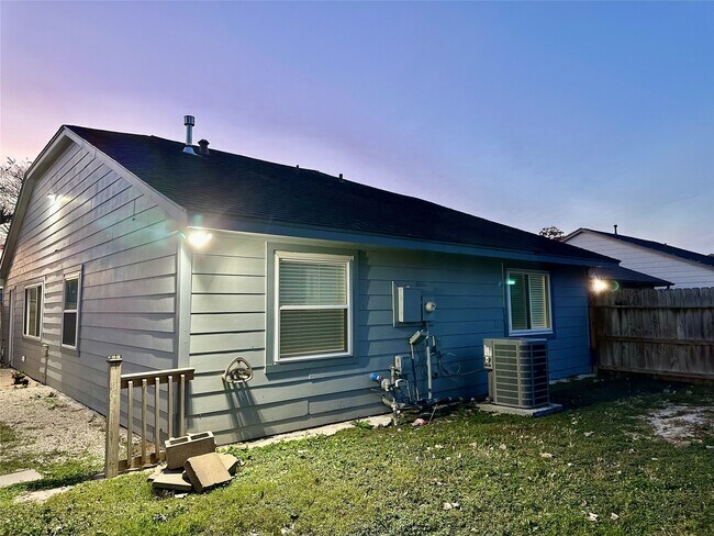 Building Photo - 7114 Golden Dale Ct