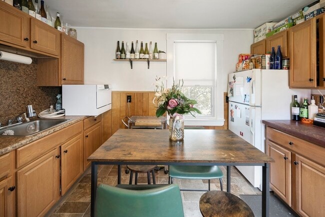 Building Photo - 38 Spring St