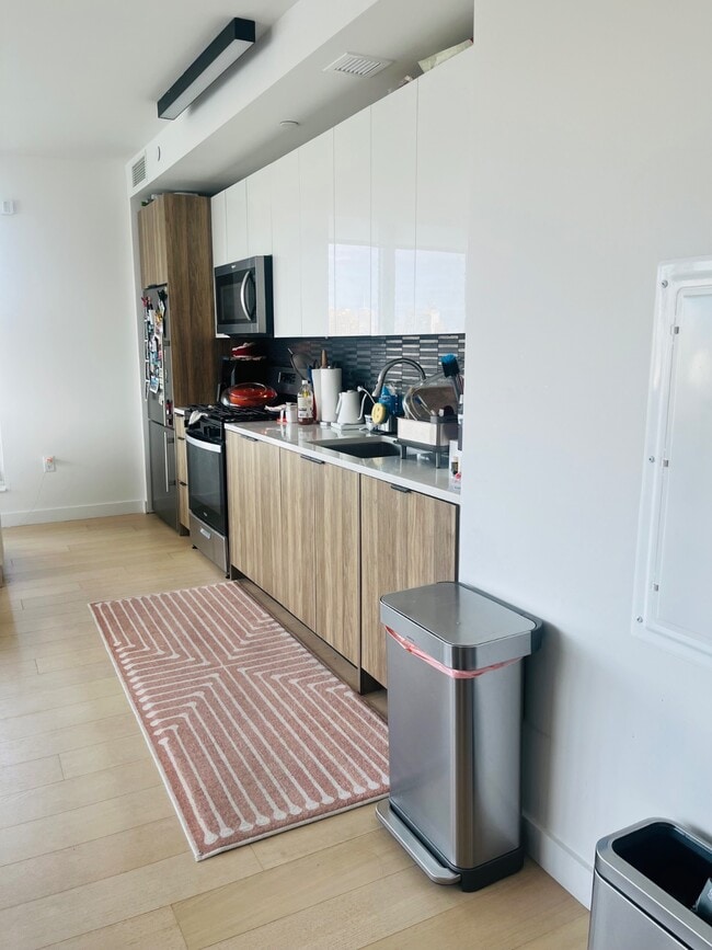 Building Photo - 1-15-15 57th Ave