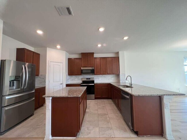 Building Photo - 2013 Ebony Dove St