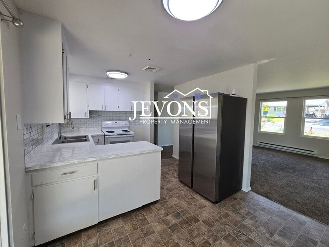 Building Photo - $500 Rent Credit | Spacious 4-bedroom home...