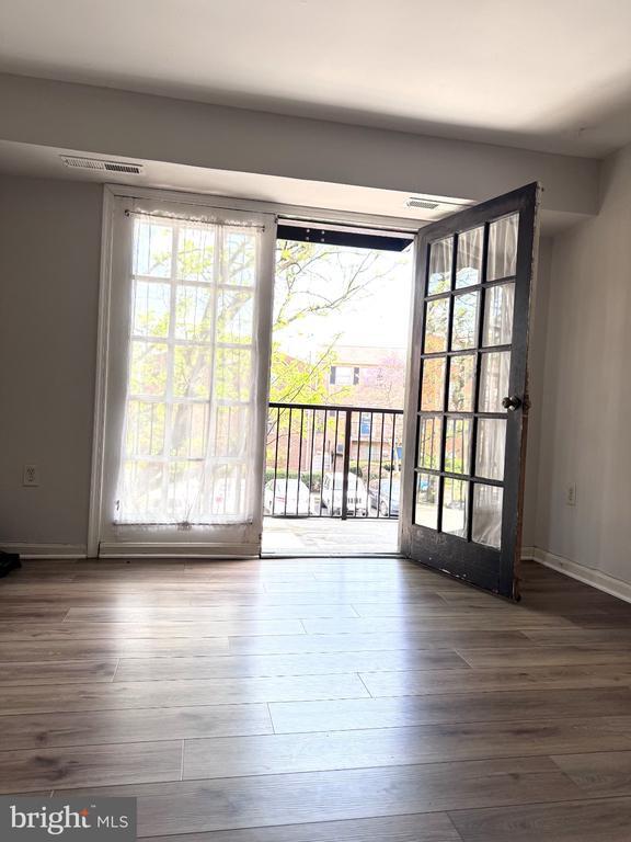 Building Photo - 5929 Quantrell Ave