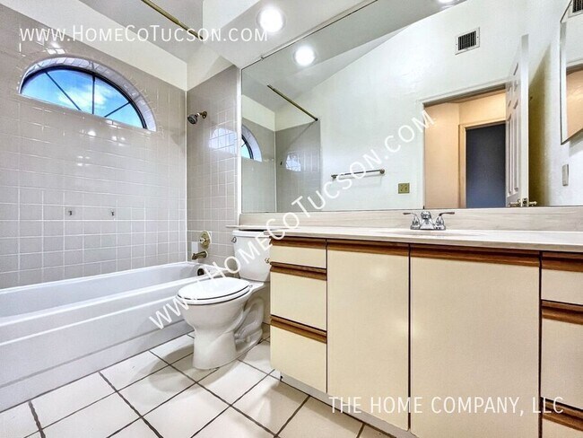 Building Photo - 1551 E Sonoran Desert Dr