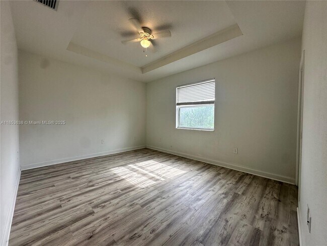 Building Photo - 1658 SE 26th Ter