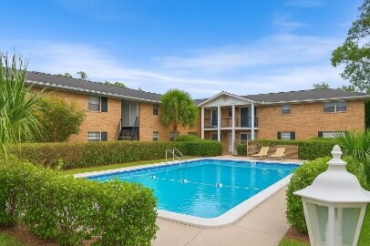 Building Photo - Modern Renovated Apartment in Quiet West J...