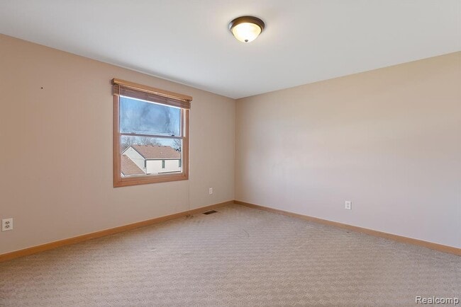 Building Photo - 37701 Fleetwood Dr