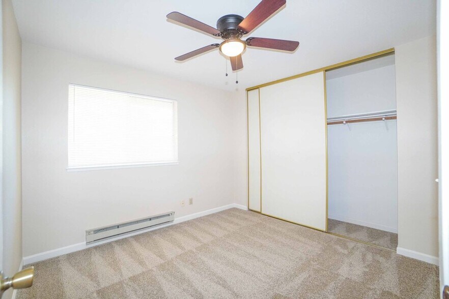 Building Photo - 3670 Silver Oaks Way