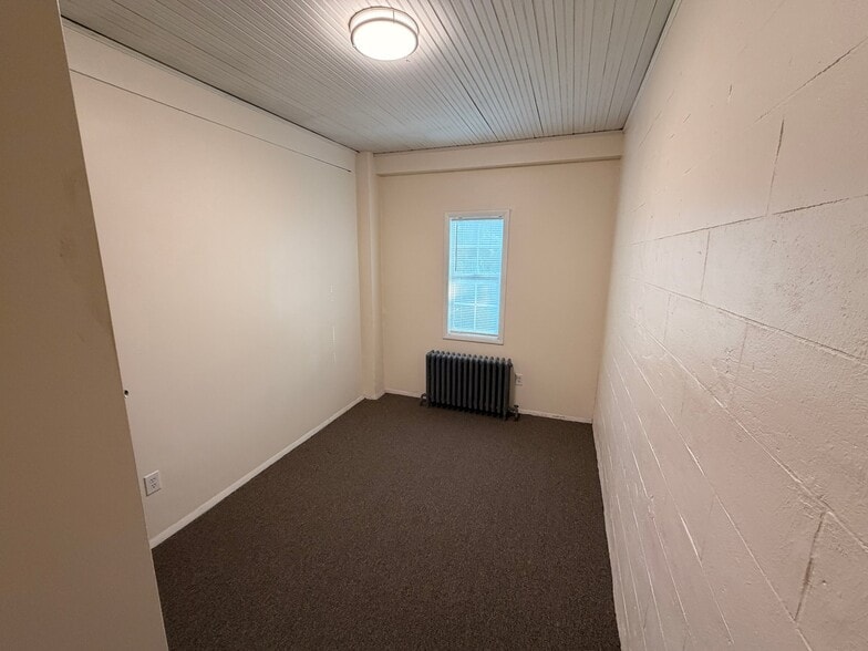 Building Photo - 115 Parkway Ave