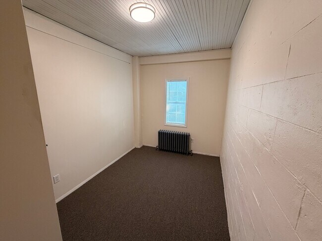 Building Photo - 115 Parkway Ave