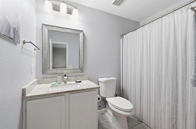Building Photo - 1414 Strickland Dr