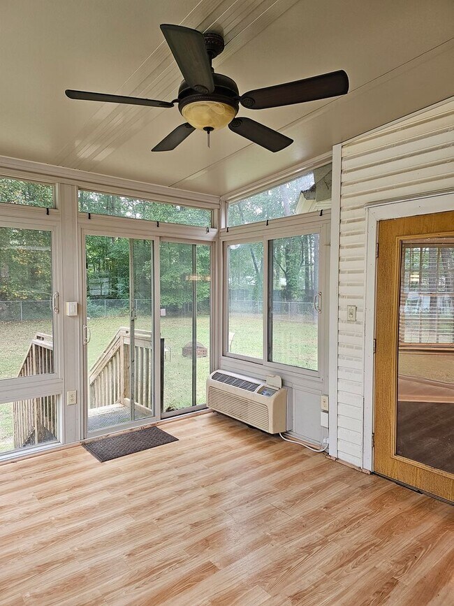 Building Photo - 803 Haskins Dr