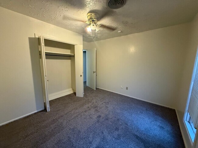 Building Photo - 2723-2723 Fair Palms Pl