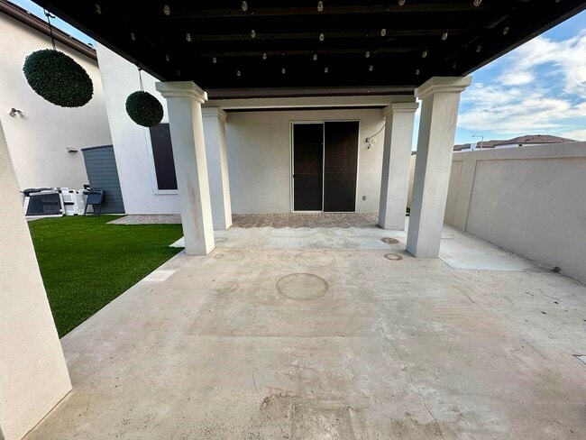Building Photo - 7938 Elka Lp