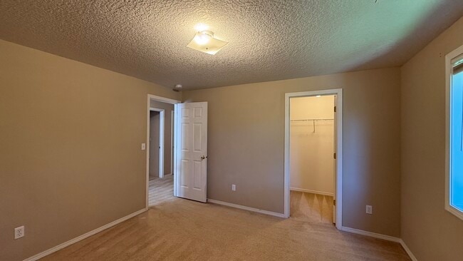 Building Photo - 16316 NE 43rd Way