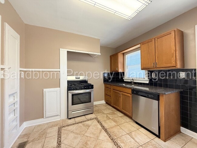 Building Photo - For Lease | Midtown Tulsa | Available Now!