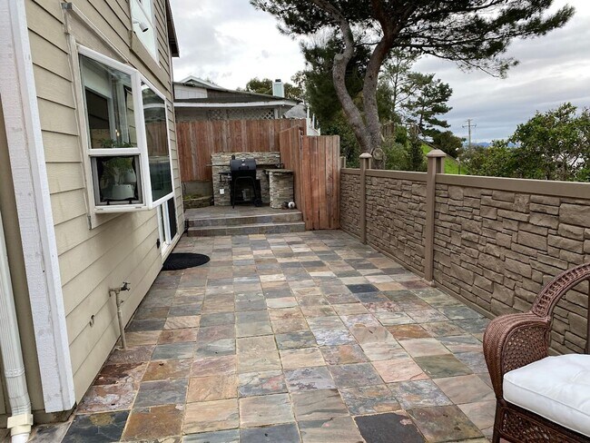 Building Photo - Comfort with 3BR, 2.5BA Home with 1,444 Sq Ft in Vallejo