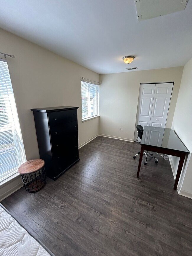 Building Photo - 1336 Hunters Rd