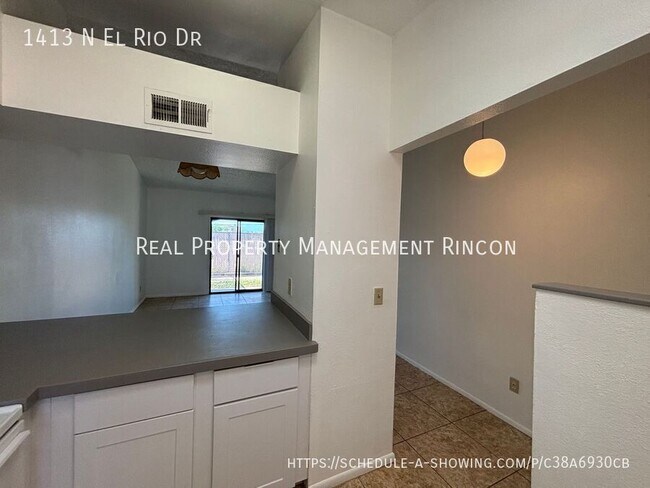 Building Photo - 1413 N El Rio Dr