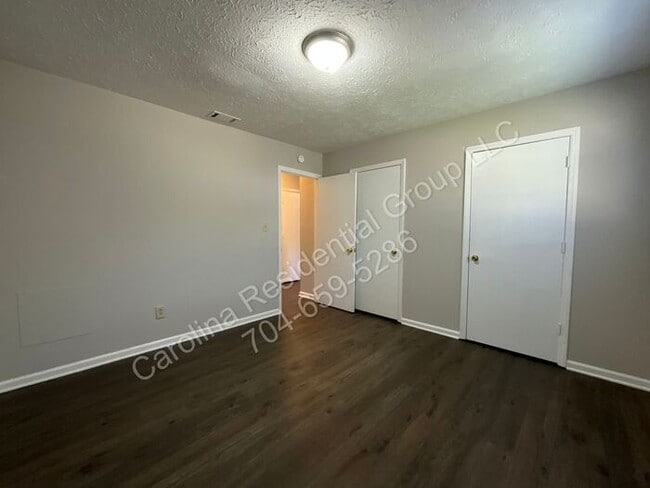 Building Photo - 322 E Sumter St