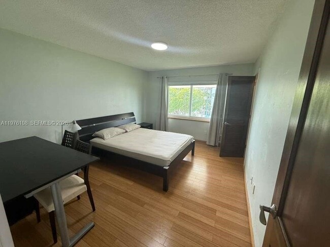 Building Photo - 2201 Brickell Ave