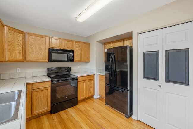 Building Photo - Charming 2-Story Home with Fireplace, Gara...