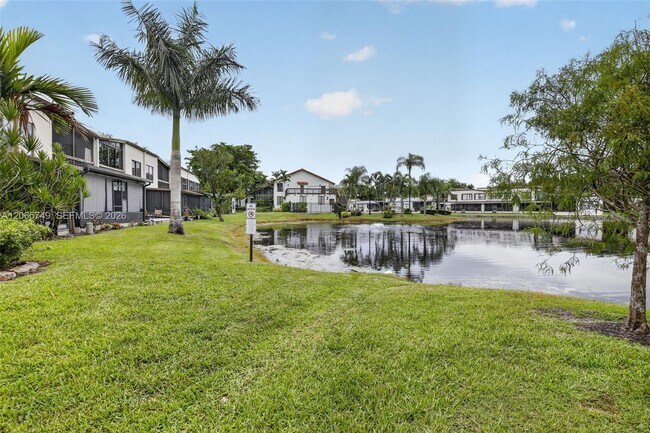 Building Photo - 958 Mockingbird Ln