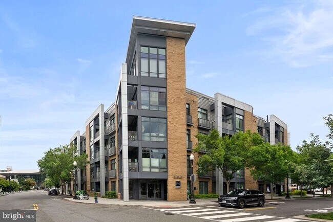 Building Photo - 525 Water St SW