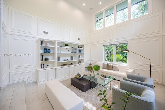 Building Photo - 7125 Los Pinos Blvd