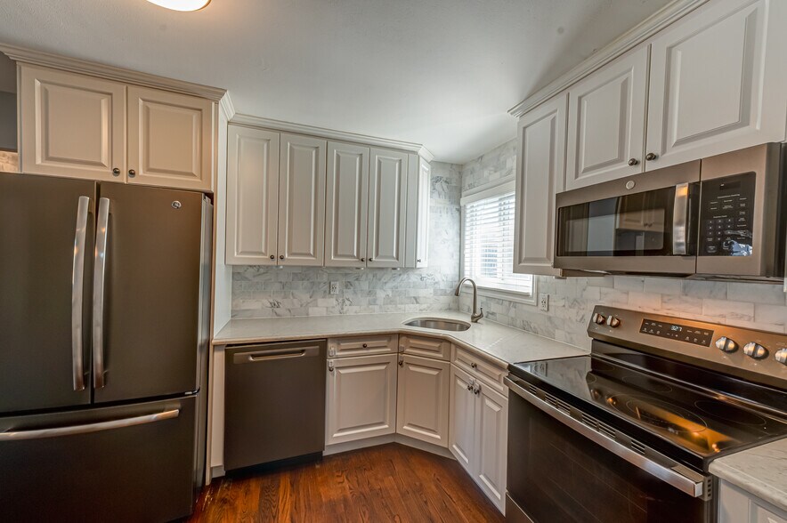 Building Photo - 2002 City Ave