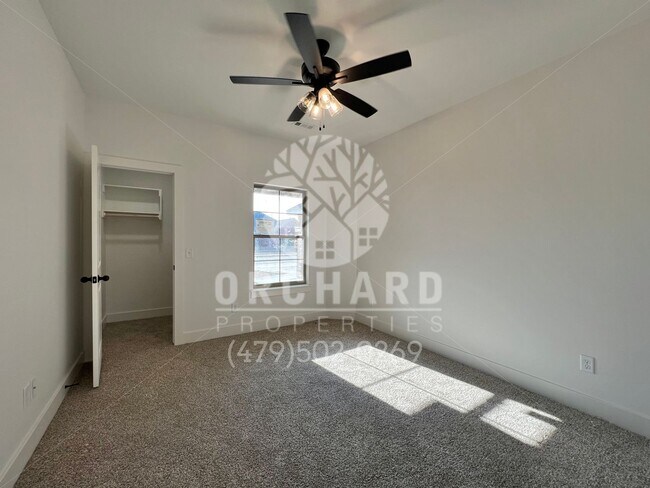 Building Photo - Tontitown- Single Family Home- Beautiful Wellington Plan- 9 Month Lease Only
