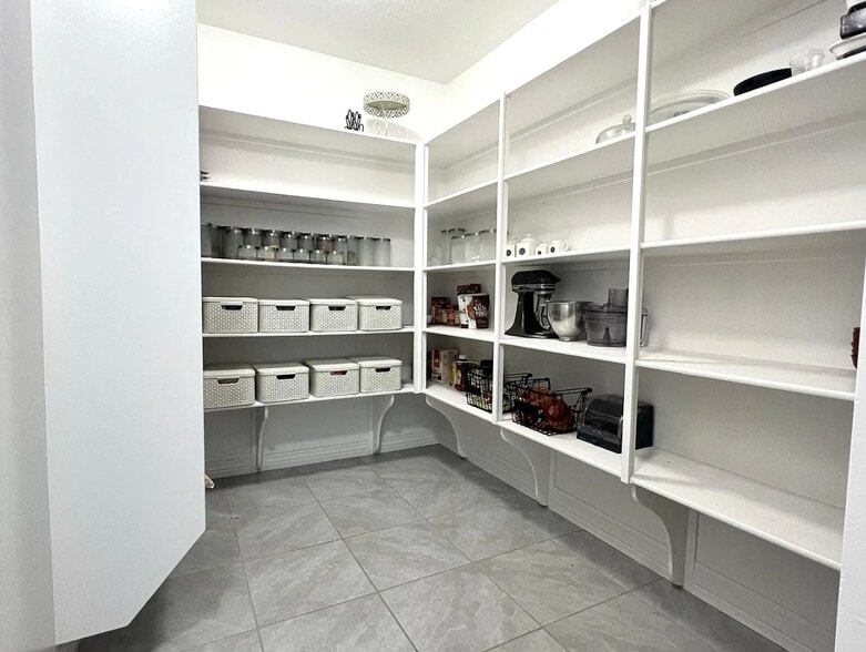 Building Photo - 3649 E Pinto Dr