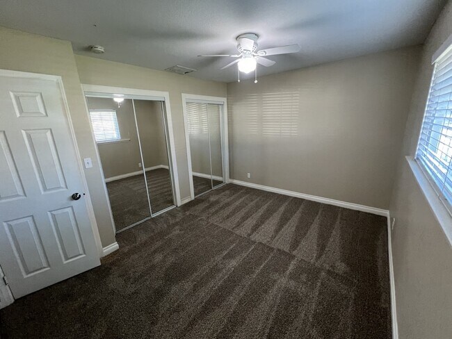 Building Photo - 526 W Hoffer St