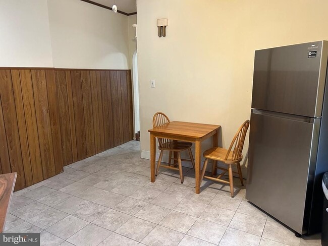 Building Photo - 1049 Genesee St